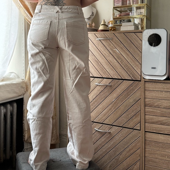 White Jeans with Cut Out detail at Waist - Picture 5 of 10